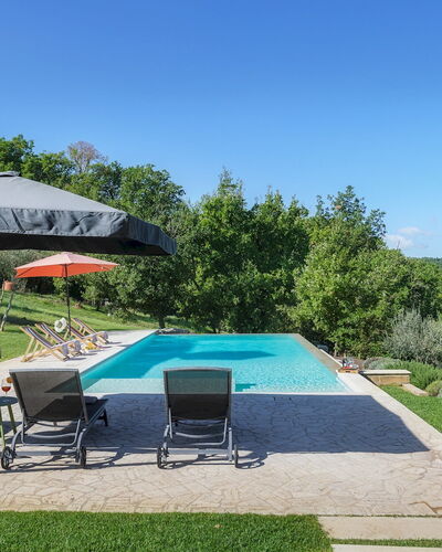 La Vecchia Pieve 8: Zwembad, Vrije Tijd, Buitenmeubels, Toevlucht, Ligstoel, Recreatie, Paraplu, Schaduw, Tuin, Eco Hotel