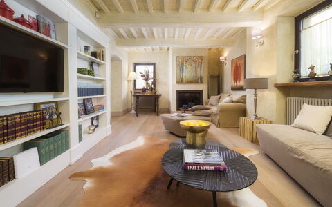 La Dama del Bosco 8+3: Meubilair, Interieur Ontwerp, Flooring, Verdieping, Bankstel, Muur, Woonkamer, Huis, Hout, Kamer
