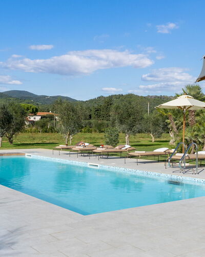 La Buganvilla 14: Zwembad, Water, Buitenmeubels, Toevlucht, Ligstoel, Meubilair, Eco Hotel, Thermae, Stoel, Paraplu