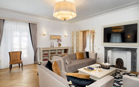 Villa Irma 10: Meubilair, Interieur Ontwerp, Flooring, Verdieping, Bankstel, Muur, Woonkamer, Hout, Plafond, Kamer