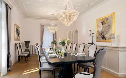 Villa Irma 10: Meubilair, Interieur Ontwerp, Eetkamer, Stoel, Tafel, Lichte Inrichting, Kroonluchter, Flooring, Hout, Plafond