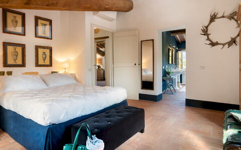 Anticiana 8: Meubilair, Bed, Interieur Ontwerp, Slaapkamer, Muur, Flooring, Verdieping, Bedding, Laken, Hout