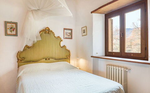 Casale Mollina 6+2: Bed, Bedding, Slaapkamer, Interieur Ontwerp, Muur, Laken, Meubilair, Linens, Hout, Kamer