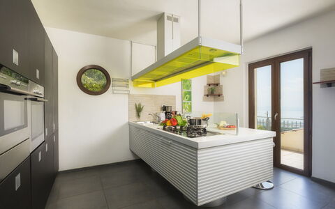 Villa Maggiorana 10: Keuken, Countertop, Interieur Ontwerp, Toestel Van De Keuken, Flooring, Meubilair, Major Appliance, Plafond, Cabinetry, Huis