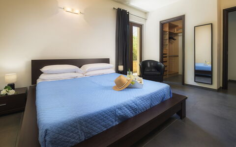 Villa Maggiorana 10: Meubilair, Interieur Ontwerp, Bed, Flooring, Verdieping, Slaapkamer, Kamer, Hout, Plafond, Laken