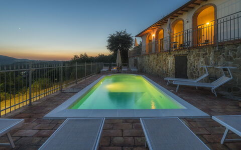 Villa Maggiorana 10: Zwembad, Architectuur, Samengesteld Materiaal, Schemer, Avond, Balkon, Eco Hotel, Hek, Villa, Veranda