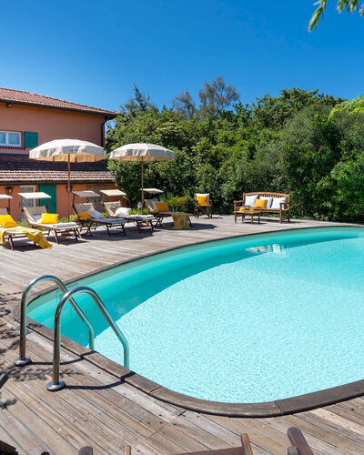 Villa Corallina 12: Zwembad, Buitenmeubels, Toevlucht, Eco Hotel, Stoel, Vrije Tijd, Paraplu, Hacienda, Villa, Schaduw