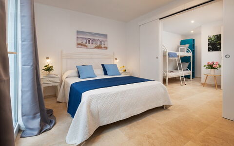 Villa Laconella 8+4: Meubilair, Interieur Ontwerp, Slaapkamer, Flooring, Bed, Verdieping, Appartement, Huis, Plafond, Kamer