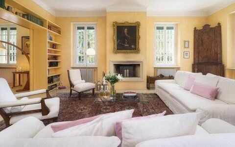Villa Gaius 8+2: Meubilair, Interieur Ontwerp, Flooring, Verdieping, Bankstel, Muur, Hout, Woonkamer, Plafond, Kamer