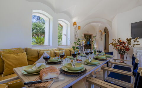 Villa Padulella 8+2: Meubilair, Interieur Ontwerp, Tafel, Stoel, Verlichting, Keuken En Eettafel, Huis, Plafond, Eetkamer, Kamer