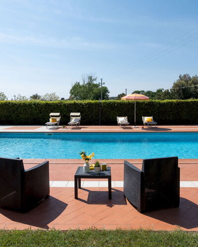 Villa Nikka 6: Zwembad, Toevlucht, Hacienda, Eco Hotel, Landgoed, Landscaping, Villa, Hotel, Binnenplaats, Buitenmeubels