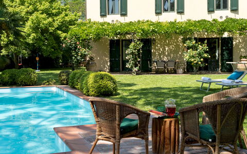 Villa Paesante 8: Zwembad, Buitenmeubels, Struik, Toevlucht, Tuin, Meubilair, Schaduw, Eco Hotel, Landgoed, Landscaping