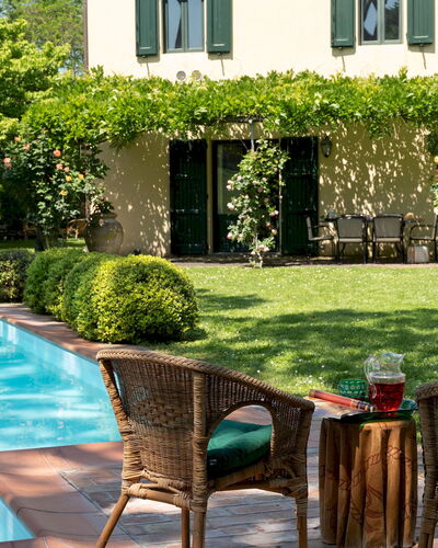 Villa Paesante 8: Zwembad, Buitenmeubels, Struik, Toevlucht, Tuin, Meubilair, Schaduw, Eco Hotel, Landgoed, Landscaping