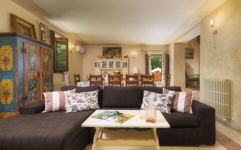 Podere Santa Croce 10: Meubilair, Interieur Ontwerp, Bankstel, Flooring, Muur, Verdieping, Kamer, Woonkamer, Hout, Tafel
