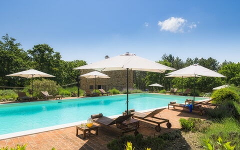 Podere Santa Croce 10: Zwembad, Struik, Buitenmeubels, Tuin, Toevlucht, Paraplu, Eco Hotel, Schaduw, Landgoed, Landscaping