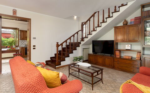 Villa Irene 6: Meubilair, Interieur Ontwerp, Flooring, Hout, Verdieping, Kamer, Bankstel, Woonkamer, Plafond, Huis