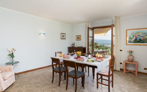 Villa Irene 6: Meubilair, Interieur Ontwerp, Flooring, Tafel, Stoel, Verdieping, Eetkamer, Kamer, Keuken En Eettafel, Plafond