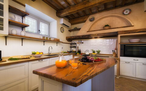 Villa Flaminia 8+2 -: Interieur Ontwerp, Keuken, Meubilair, Countertop, Hout, Flooring, Cabinetry, Plafond, Toestel Van De Keuken, Huis