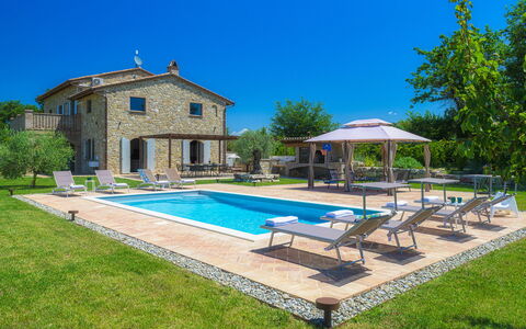 Villa Flaminia 8+2 -: Zwembad, Toevlucht, Landgoed, Boerderij, Buitenmeubels, Tuin, Villa, Eco Hotel, Stoel, Hacienda