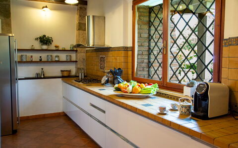 Podere Montioni 6+2: Keuken, Countertop, Toestel Van De Keuken, Interieur Ontwerp, Flooring, Hout, Major Appliance, Cabinetry, Gootsteen, Huis