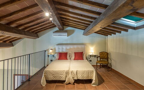 Podere Montioni 6+2: Meubilair, Interieur Ontwerp, Plafond, Flooring, Slaapkamer, Verdieping, Kamer, Bed, Verlichting, Bed Frame