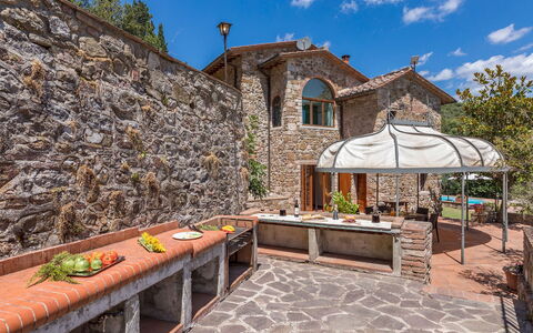 Podere Montioni 6+2: Muur, Architectuur, Landgoed, Verblijf, Stenen Muur, Steen, Hacienda, Tuin, Boerderij, Villa