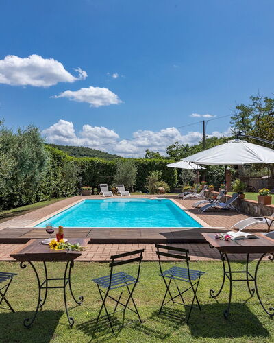Podere Montioni 6+2: Zwembad, Landgoed, Eco Hotel, Hacienda, Toevlucht, Villa, Landscaping, Boerderij, Hotel, Buitenmeubels