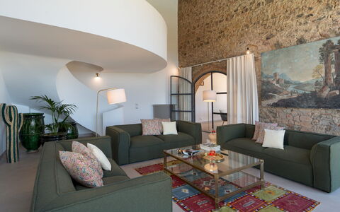 Villa Il Pozzo 14: Meubilair, Interieur Ontwerp, Muur, Bankstel, Flooring, Verdieping, Woonkamer, Plafond, Kamer, Tafel