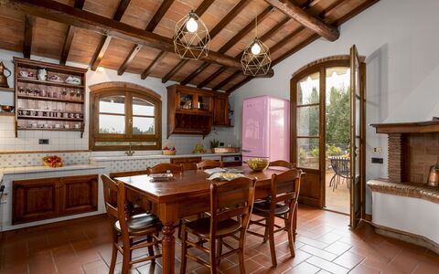 Villa Binetti 7: Meubilair, Interieur Ontwerp, Keuken, Flooring, Hout, Huis, Verdieping, Cabinetry, Huis, Keuken En Eettafel