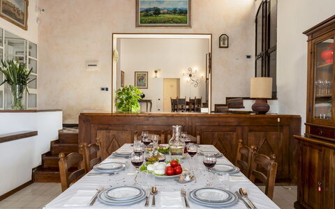 Villa Bel Panorama 8: Meubilair, Interieur Ontwerp, Tafel, Hout, Flooring, Keuken En Eettafel, Plafond, Kamer, Eetkamer, Verlichting