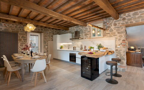 Villa Carlotta 8: Meubilair, Interieur Ontwerp, Flooring, Plafond, Verdieping, Huis, Stoel, Tafel, Kamer, Keuken