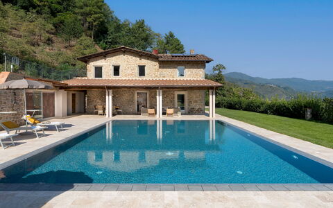 Villa Carlotta 8: Zwembad, Toevlucht, Huis, Thermae, Eco Hotel, Huis, Samengesteld Materiaal, Landgoed, Villa, Hacienda