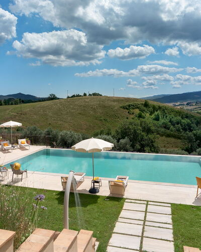 Casolare San Martino 12: Zwembad, Buitenmeubels, Toevlucht, Meubilair, Ligstoel, Eco Hotel, Thermae, Landgoed, Stoel, Villa