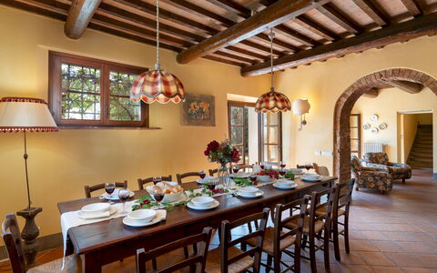 Villa Montefalconi 11: Meubilair, Interieur Ontwerp, Muur, Tafel, Flooring, Stoel, Hout, Eetkamer, Plafond, Keuken En Eettafel