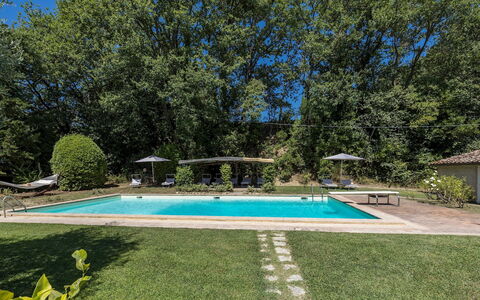 Casale le Querce di Cetona 8: Zwembad, Boom, Schaduw, Tuin, Landgoed, Toevlucht, Landscaping, Backyard, Gazon, Hacienda