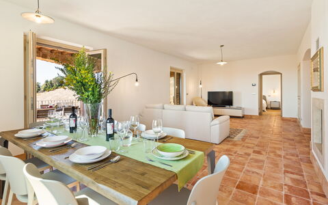 Casale Grottini 8: Meubilair, Flooring, Keuken En Eettafel, Interieur Ontwerp, Tafel, Stoel, Huis, Verdieping, Eetkamer, Plafond