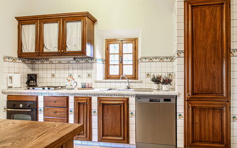Gli Spilocchi 16: Cabinetry, Hout, Keuken, Flooring, Countertop, Interieur Ontwerp, Meubilair, Kast, Verdieping, Huis