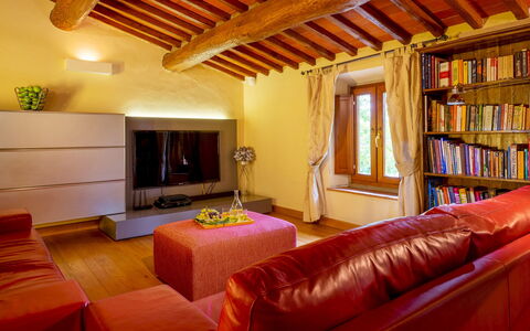 Podere Giardino 16+2: Meubilair, Interieur Ontwerp, Muur, Flooring, Hout, Verdieping, Bankstel, Kamer, Plafond, Woonkamer