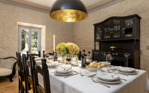 Villa la Rassinata 8: Meubilair, Interieur Ontwerp, Muur, Tafel, Eetkamer, Stoel, Keuken En Eettafel, Hout, Lichte Inrichting, Flooring