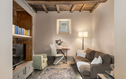Villa la Rassinata 8: Meubilair, Interieur Ontwerp, Muur, Flooring, Hout, Kamer, Bankstel, Verdieping, Woonkamer, Plafond