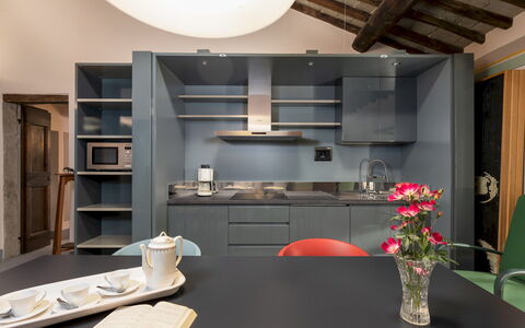 Villa la Rassinata 8: Meubilair, Interieur Ontwerp, Flooring, Plafond, Keuken, Verdieping, Verlichting, Tafel, Huis, Kamer