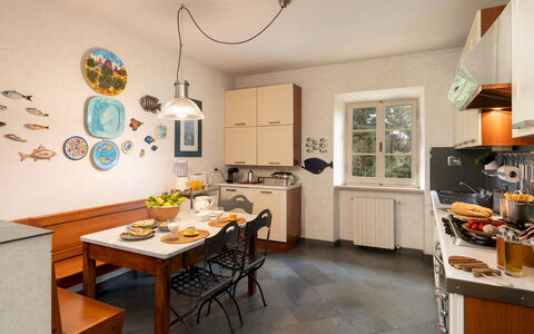 Casa del Duca 10: Meubilair, Interieur Ontwerp, Flooring, Keuken, Countertop, Verdieping, Hout, Plafond, Cabinetry, Lichte Inrichting
