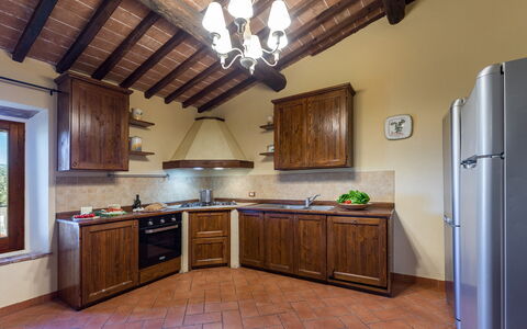 Villa Stroncoli 14: Hout, Interieur Ontwerp, Meubilair, Keuken, Plafond, Flooring, Cabinetry, Huis, Countertop, Kamer