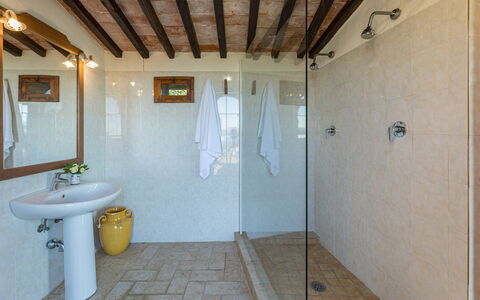 Villa Stroncoli 14: Muur, Interieur Ontwerp, Flooring, Loodgieterswerkinrichting, Verdieping, Plafond, Verlichting, Badkamer, Kamer, Loodgieter