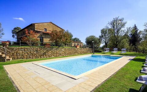 Villa le Tornaie 14: Zwembad, Landgoed, Tuin, Boerderij, Toevlucht, Eco Hotel, Backyard, Hacienda, Landscaping, Villa