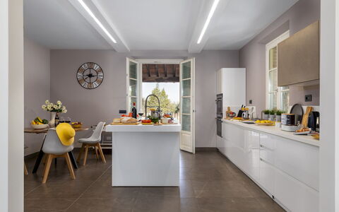 Villa Dada 10: Meubilair, Interieur Ontwerp, Keuken, Countertop, Flooring, Plafond, Lichte Inrichting, Toestel Van De Keuken, Cabinetry, Huis