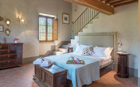 Casale la Splendida 10: Meubilair, Muur, Flooring, Interieur Ontwerp, Huis, Slaapkamer, Verdieping, Bed, Verlichting, Bed Frame