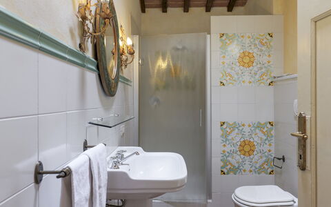 Villa Iside 8: Badkamer, Loodgieterswerkinrichting, Interieur Ontwerp, Flooring, Kraan, Wastafel In De Badkamer, Loodgieter, Tegel, Wastafel, Porselein