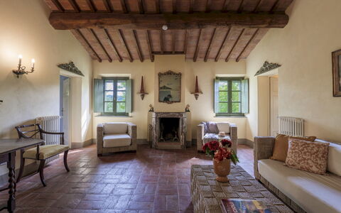 Villa Iside 8: Meubilair, Muur, Flooring, Huis, Huis, Stoel, Verdieping, Landgoed, Woonkamer, Villa