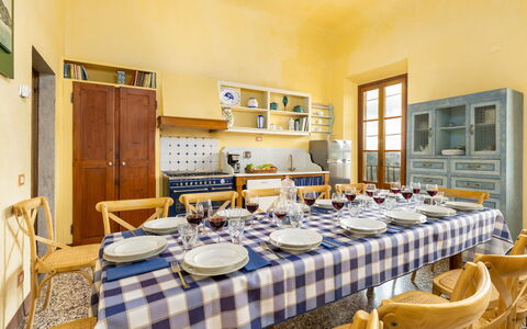 Villa Treggiaia 12+2: Meubilair, Interieur Ontwerp, Flooring, Tafel, Keuken En Eettafel, Stoel, Verdieping, Eetkamer, Kamer, Plafond
